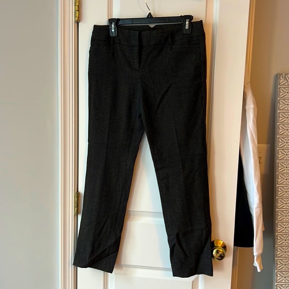 Like new! Gorgeous work pants. So comfy!